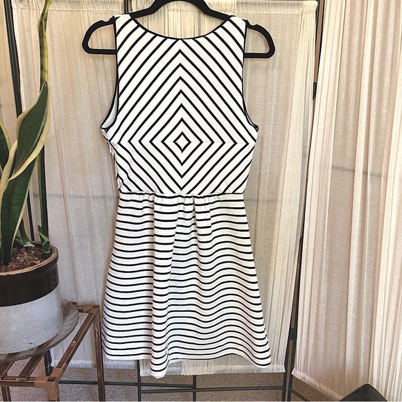Anthropologie Maeve Mitred Diamond Striped Dress Size 6 - Picture 7 of 11